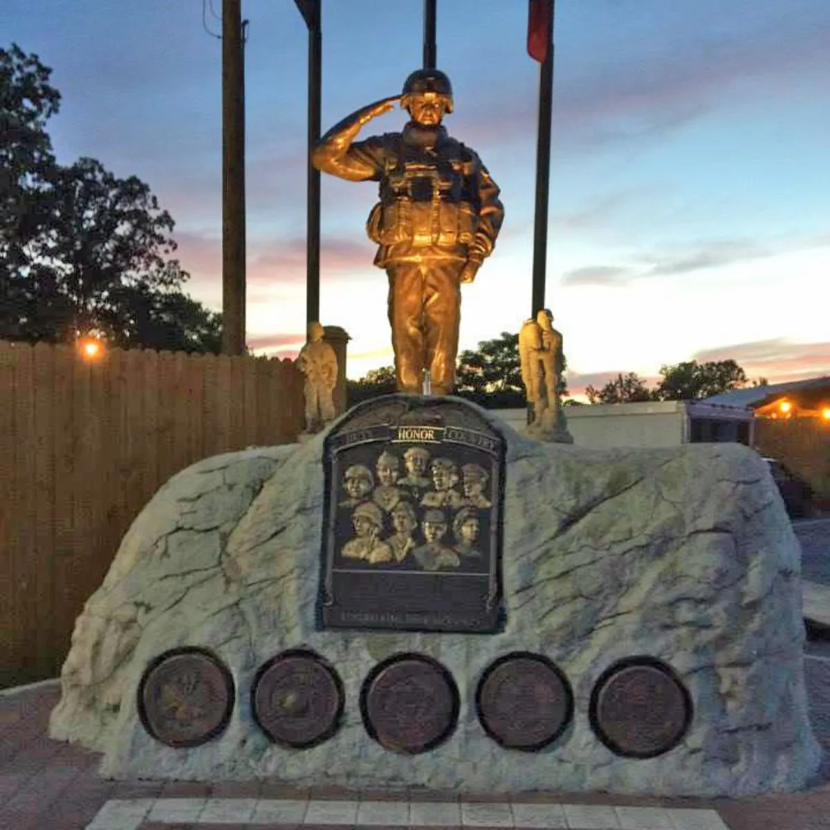 Bronze Saluting Soldier Statue